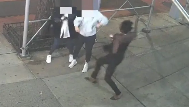 La Policía de Nueva York investiga ataque con martillo a dos asiáticas