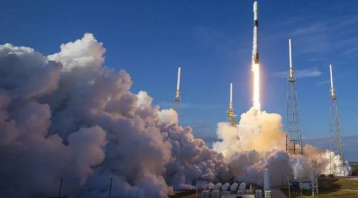 China considera altamente improbable que los restos del cohete causen daños