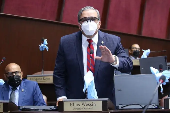 Diputados Wessin Chávez dice “farmacéuticas hacen un festival y abusan” en el país