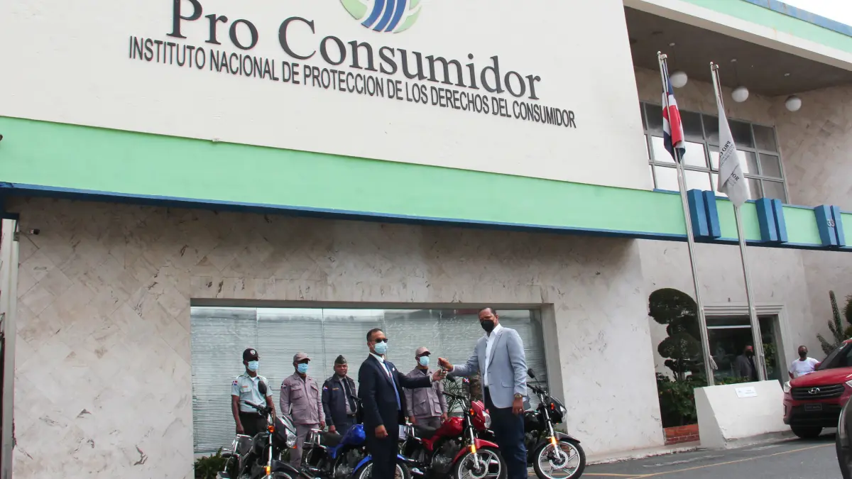 Director Pro Consumidor dice donó su sueldo para comprar motocicletas que necesita la institución