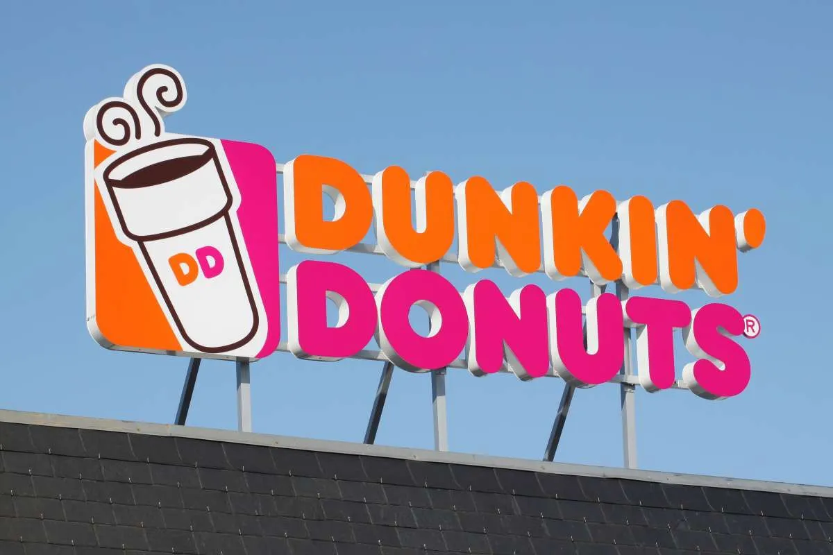 Empleado de Dunkin Donuts mata de un puñetazo a un cliente de 77 años