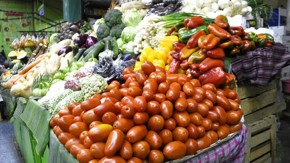 Gobierno buscará aumentar salario mínimo para compensar inflación de canasta familiar, según Abinader