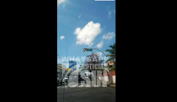 Semáforo de la Lope de Vega está a punto de caerse