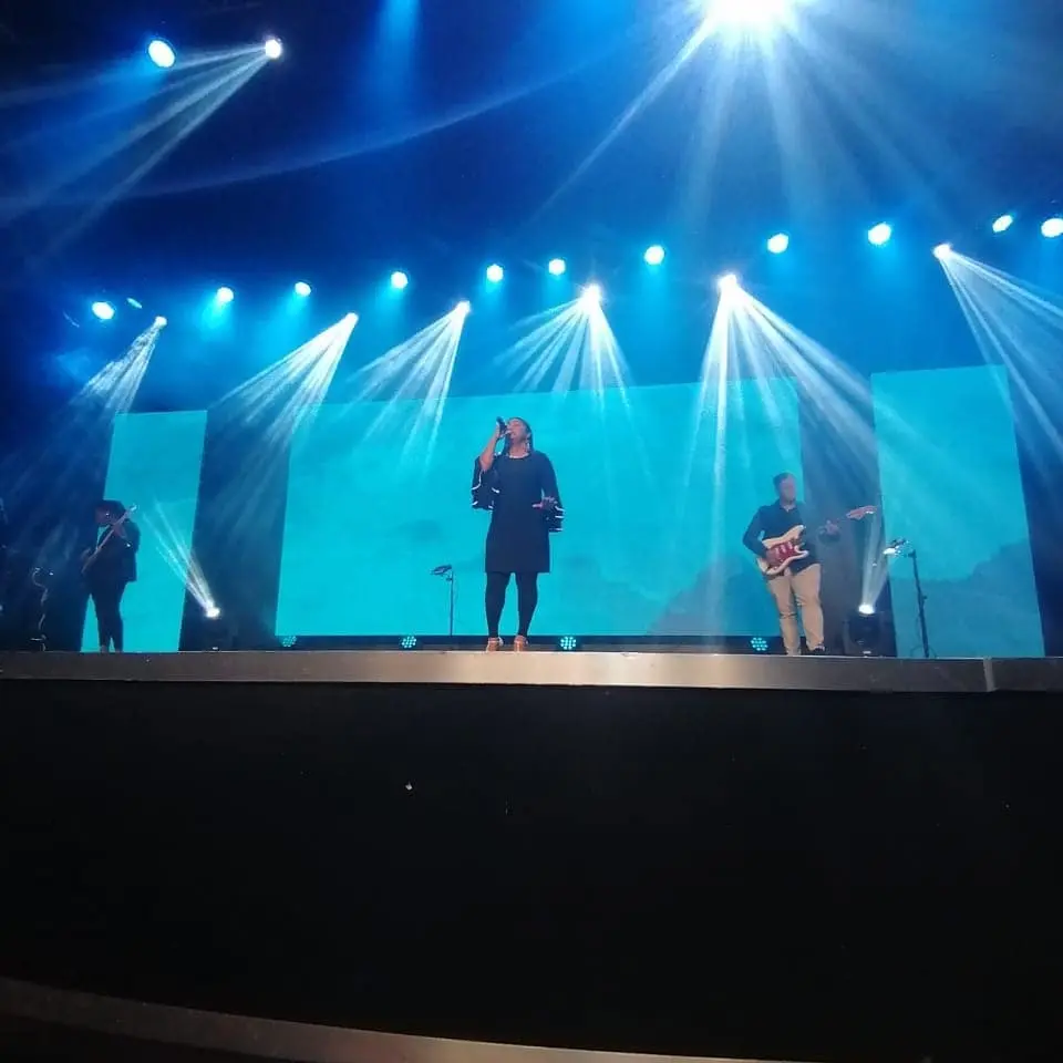 Raquel Amparo estrena Tu Amor y Tu Misericordia en Premios El Galardón.