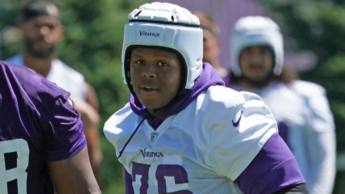 Jaylen Twyman, novato de Vikings, recibe cuatro disparos de arma de fuego