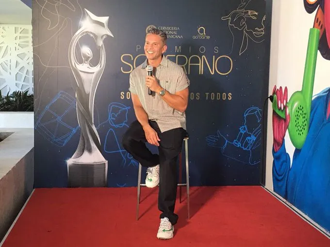 Pasar de lo sexy a lo vulgar, error que cometen las famosas en moda, según Rodner Figueroa