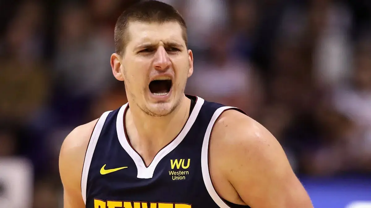 Los Nuggets se derriten en Phoenix y los Suns se adelantan 1-0