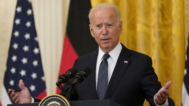 Biden no descarta que el Gobierno pueda ordenar vacunarse a todo EE.UU.