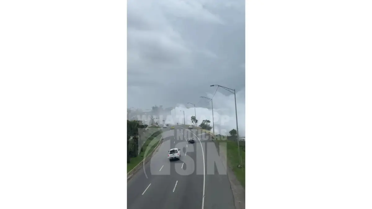 Aguas del mar casi llegan a la pista de Kilometro 13