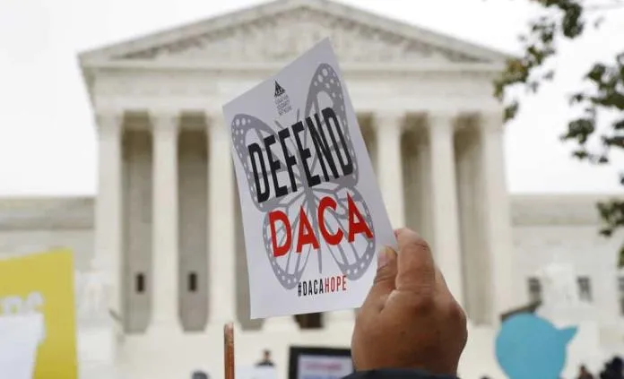 Juez de Texas falla contra beneficio migratorio DACA y prohíbe más permisos