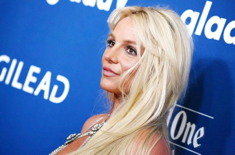Padre de Britney Spears seguirá controlando sus finanzas por ahora