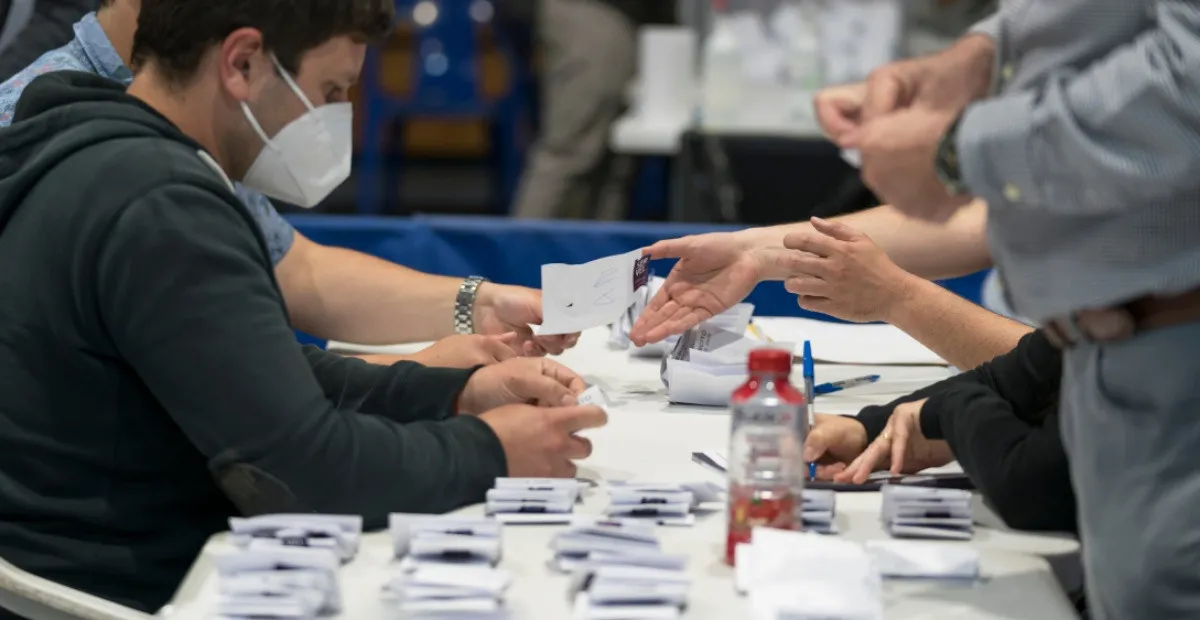 Primarias presidenciales arrancan en Chile con temor a baja participación