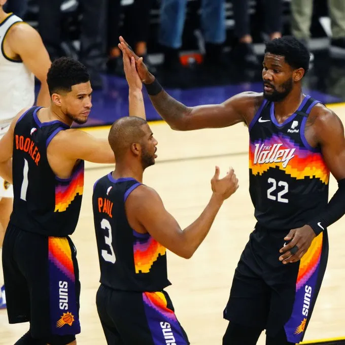 Los Suns toman ventaja ante unos Bucks que recuperan a Antetokounmpo