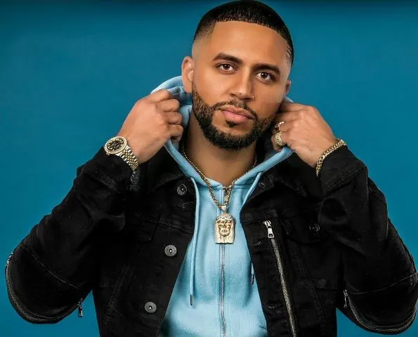 A través de su Instagram, Farruko anuncia firma de DJ Adoni