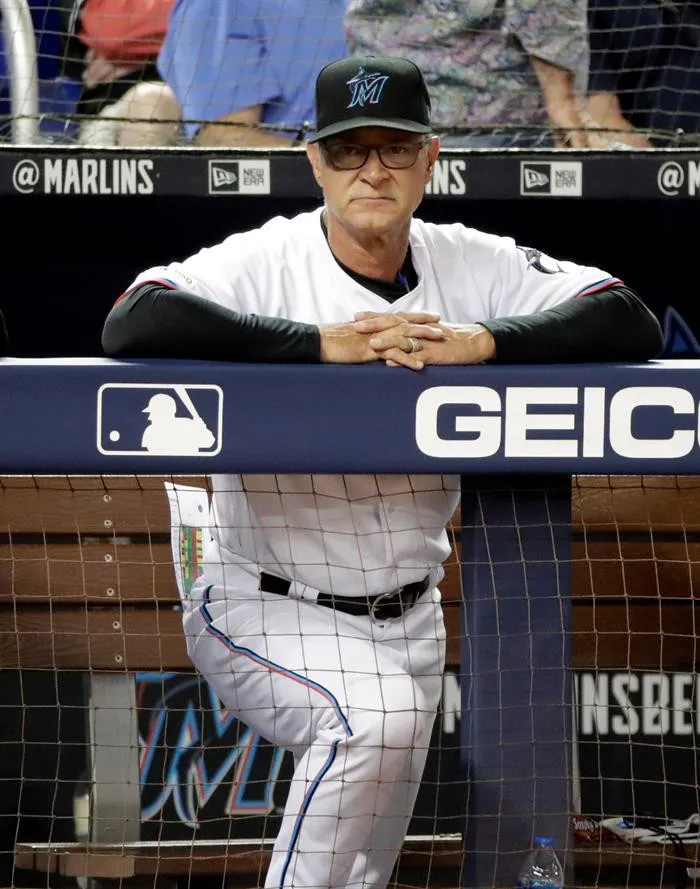 Los Marlins se quedan con la opción y Mattingly seguirá al mando en 2022