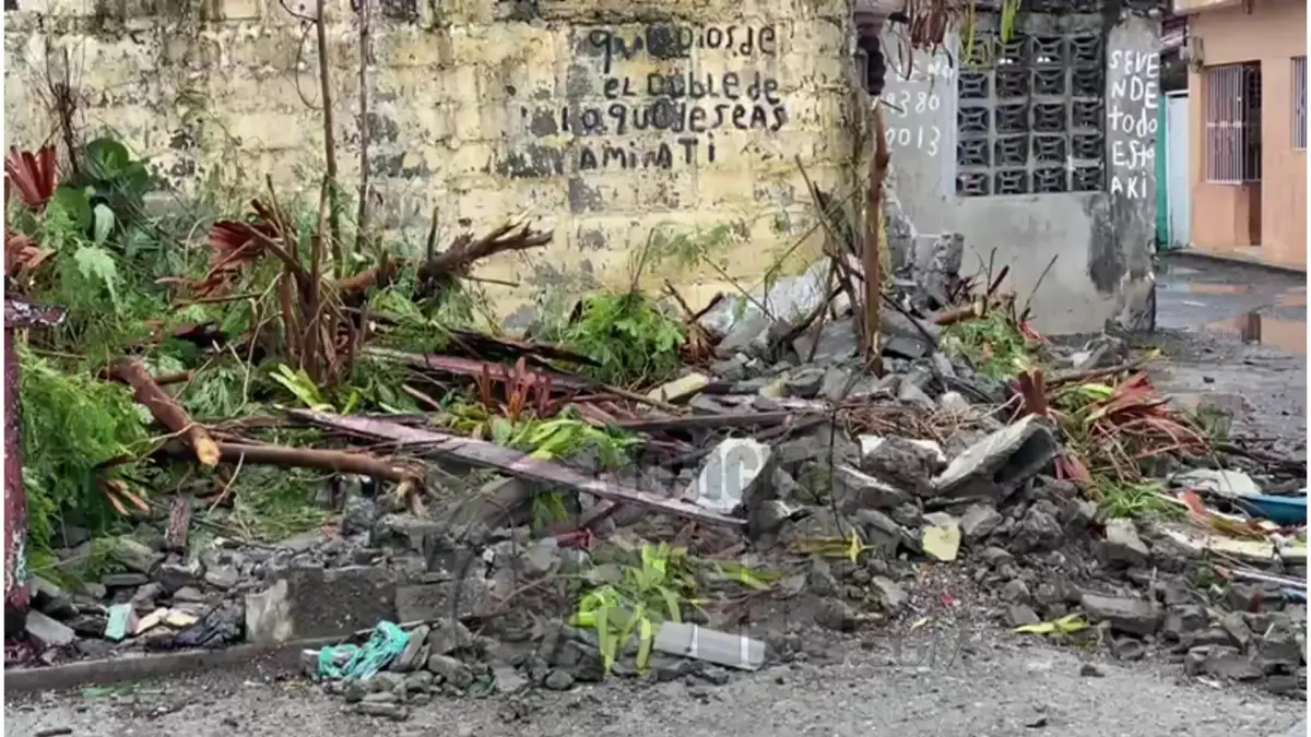 Derrumbe de pared en Baní deja al menos un muerto