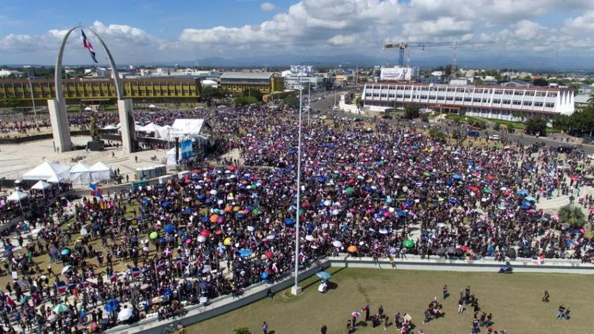 Cancelan manifestación contra el toque de queda en la Plaza de la Bandera