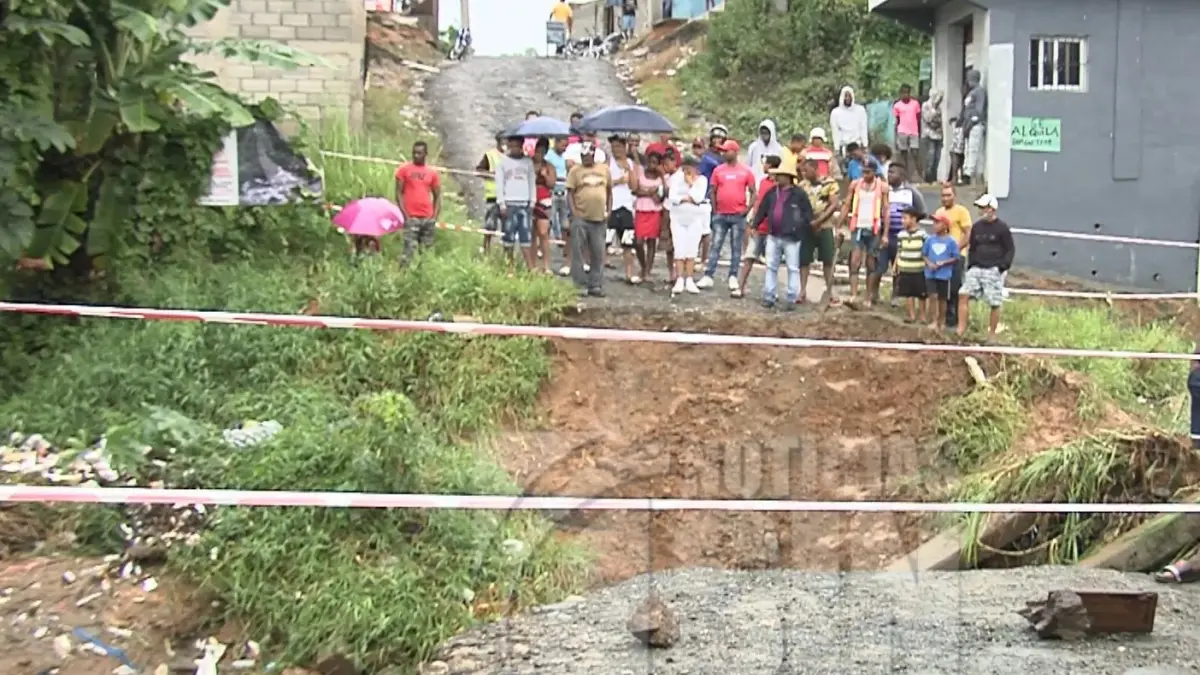 Fred deja a su paso caída de puente y casas anegadas en Pedro Brand