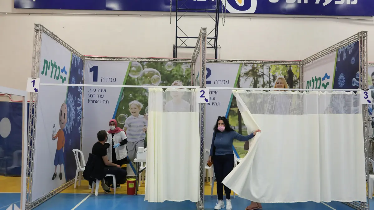 Tercera dosis tiene 86% de efectividad en mayores de 60, según ensayo israelí