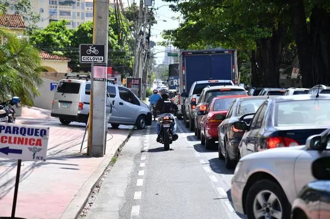Ciclovía: ring de peleas entre ciclistas y chóferes; ruta del caos, tapones y quejas