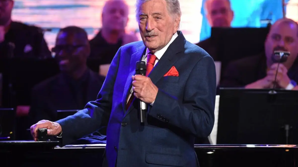 Tony Bennett se retira de los escenarios por consejo de los médicos