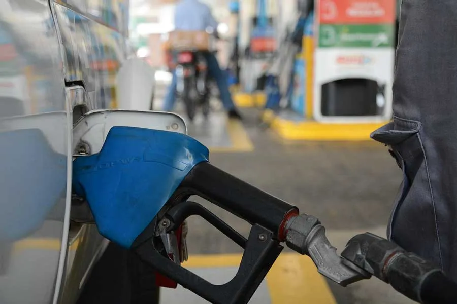 Congelan precios de combustibles del 14 al 20 de agosto