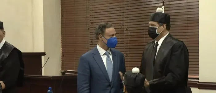 Redes critican aspecto físico de Jean Alain a dos meses de su encarcelamiento