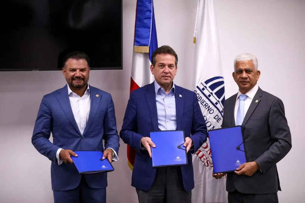 Firman acuerdo para fomentar uso de gas natural en vehículos