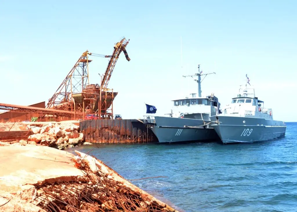 Unidades navales de la Armada Dominicana entregan ayuda humanitaria a Haití