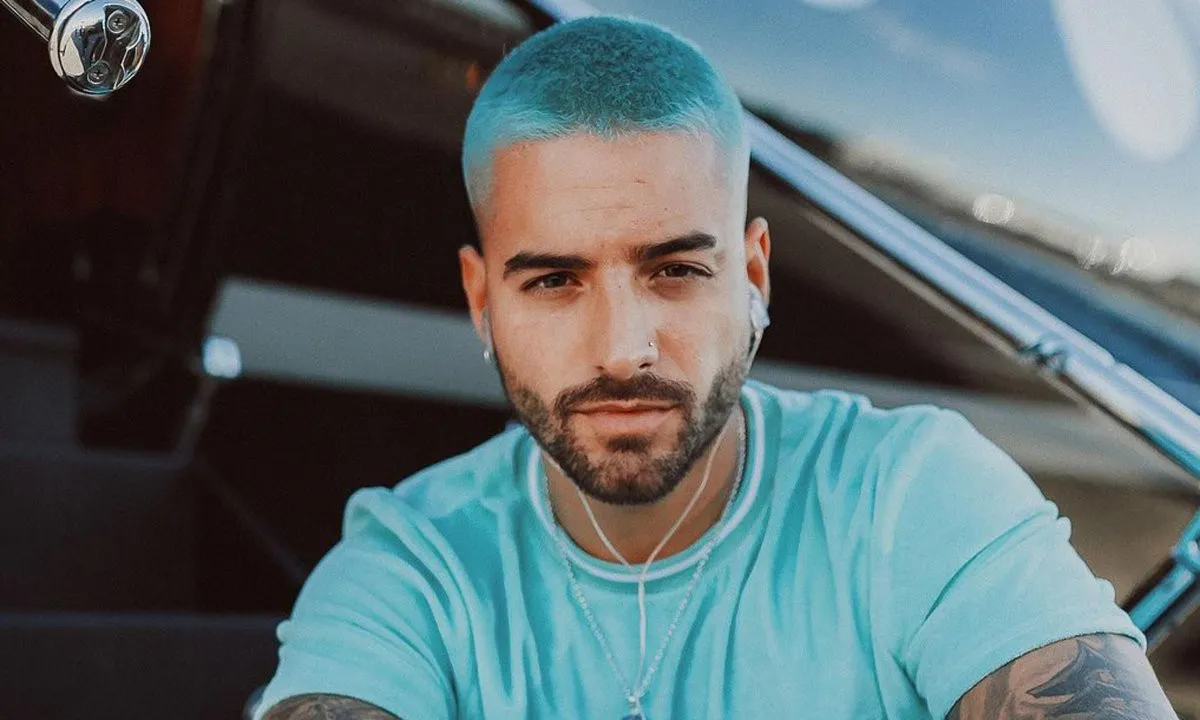 VIDEO: Maluma da un manotazo a fanático que le agarra el brazo
