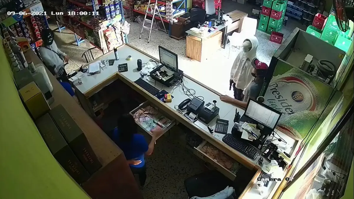 A punta de pistola, desconocidos cargan con dinero de colmado en Constanza