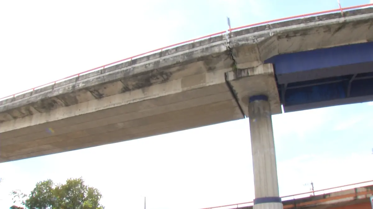 ¡Peligro urbano! Primer elevado de la capital en un “hilito” por falta de mantenimiento
