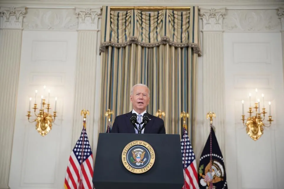 Biden asume responsabilidad por maltrato a migrantes y promete consecuencias