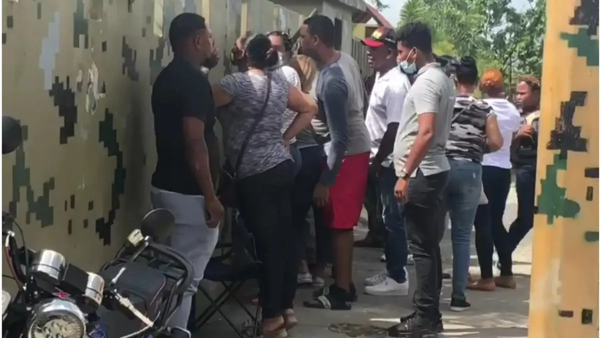 Video: Familiares de reclusos se quejan de no recibir información sobre sus parientes en Cotuí