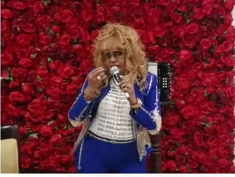 Artistas dominicanos participan en La Mega Parranda Navideña con apoyo de autoridades locales