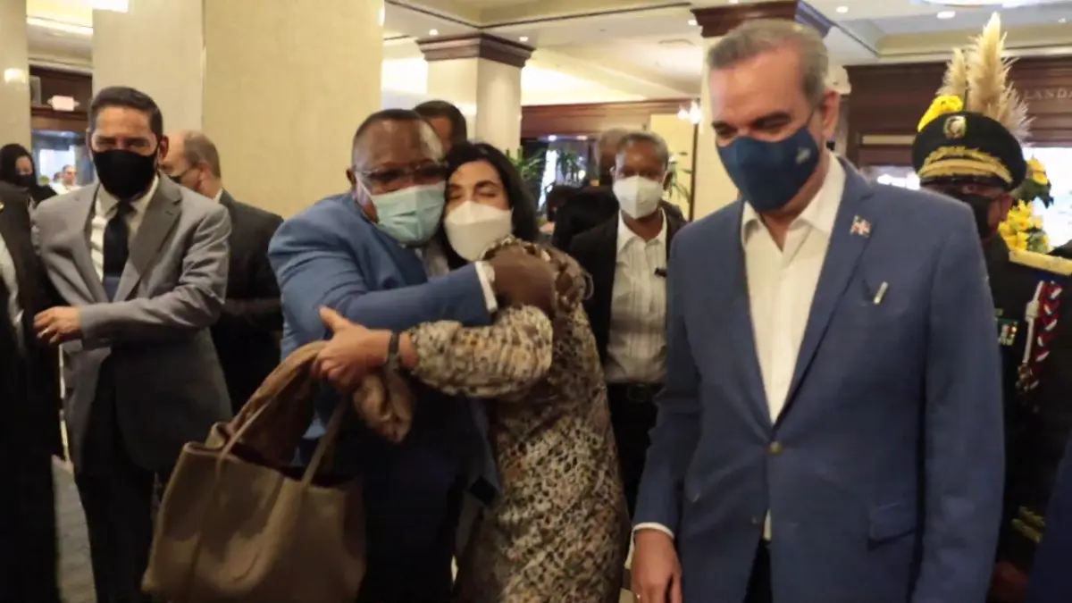 Abinader: “Nadie en el Gobierno central puede viajar en primera clase, debemos poner el ejemplo”