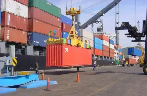 Se prevé retraso en llegada de furgones con artículos navideños por efectos de pandemia