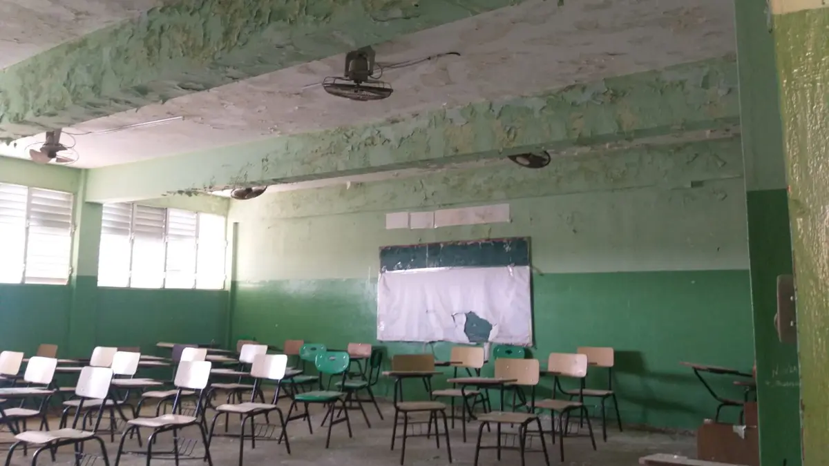 Escuela Parroquial San Pablo Apóstol con filtraciones, grietas y falta de 19 profesores