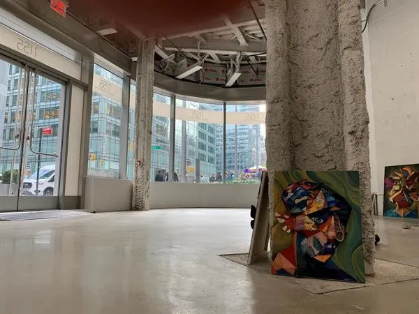 El arte devuelve un poco de vida a los locales vacíos de Nueva York