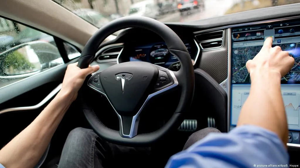 Uber ofrecerá 50.000 autos de Tesla a sus conductores en EE.UU.