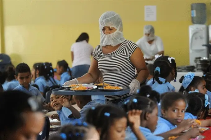 Almuerzo escolar inicia este lunes; Inabie llama a suplidores a cumplir entrega