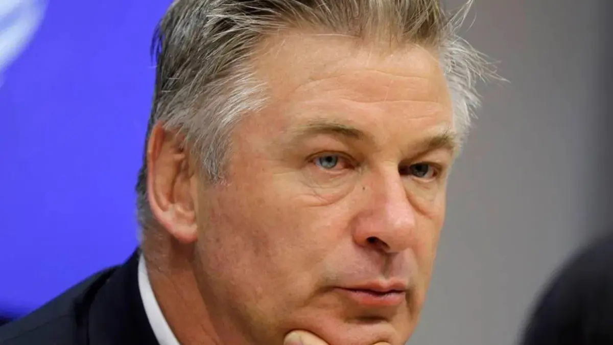 Baldwin, en contacto con la policía todos los días tras trágico accidente