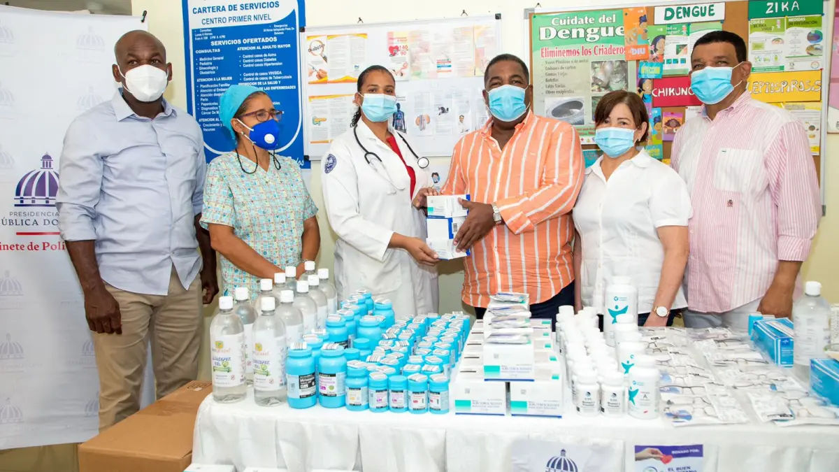 Entregan donación de medicamentos a centros médicos de San Cristóbal y Peravia