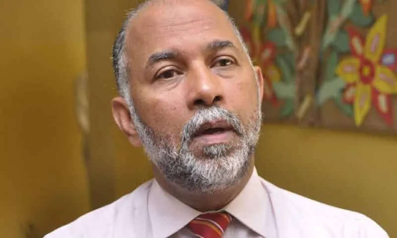 Eduardo Hidalgo encabeza votaciones en la ADP según primer boletín