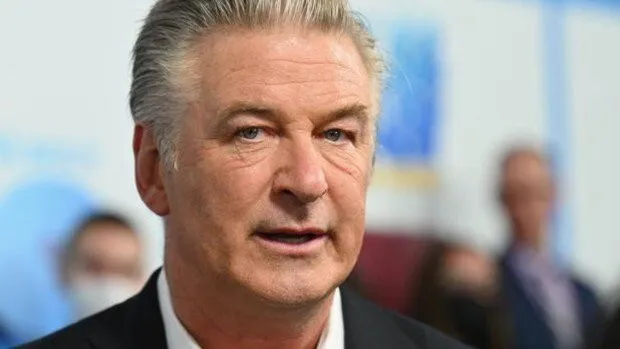 Alec Baldwin se retira temporalmente tras accidente en el rodaje de Rust