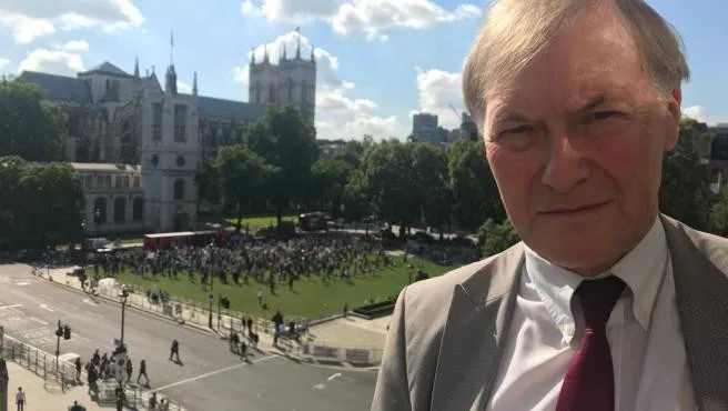 Muere apuñalado el diputado conservador David Amess durante un encuentro en una iglesia