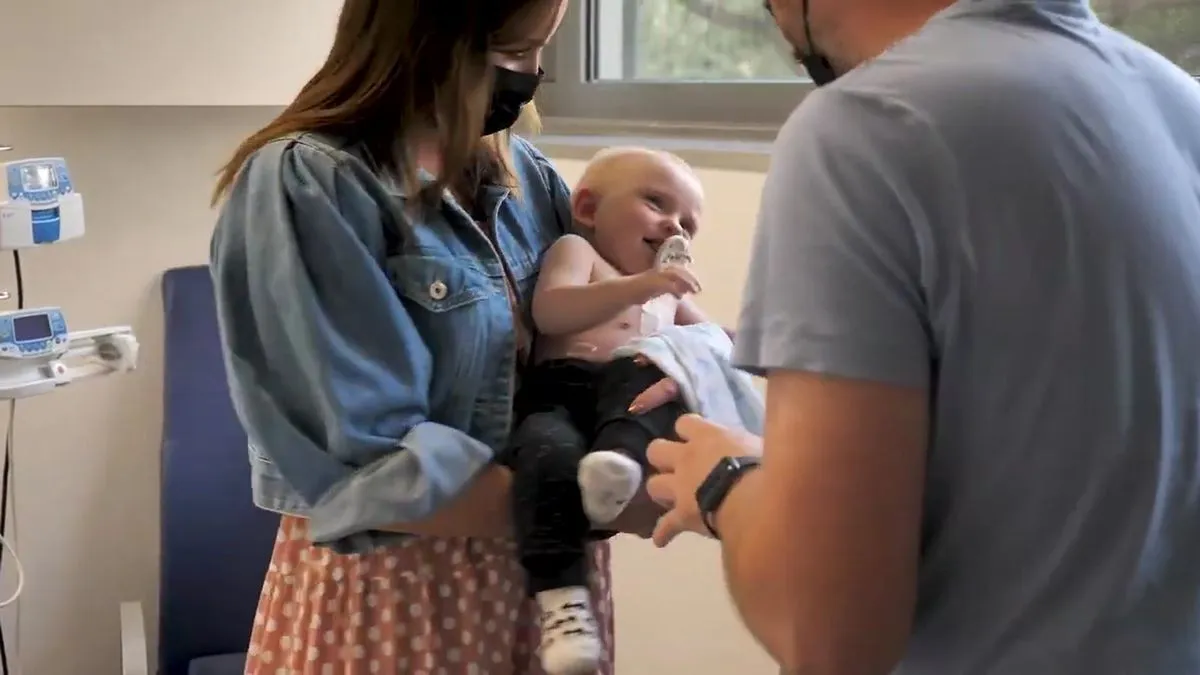 Bebé de ocho meses, operado con éxito en Barcelona gracias a la atleta olímpica que subastó su medalla