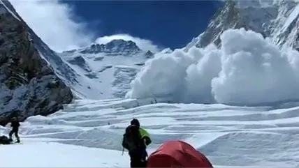 Tres escaladores franceses desaparecidos tras una avalancha en el Himalaya
