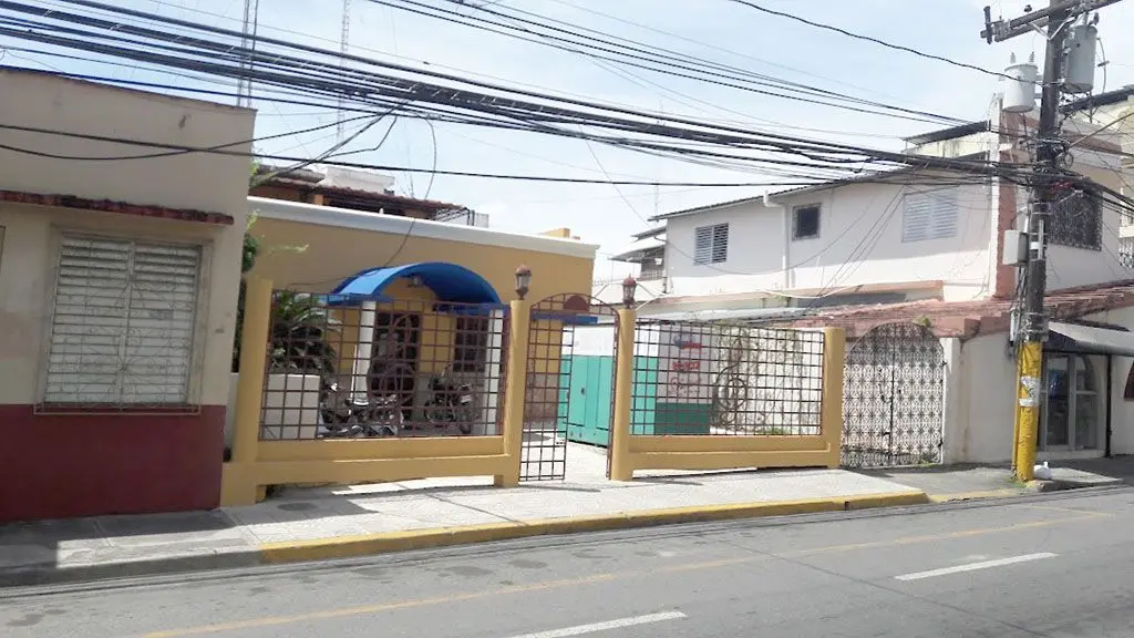 Desconocidos roban los equipos y sacan del aire emisora HIBI Radio en SFM