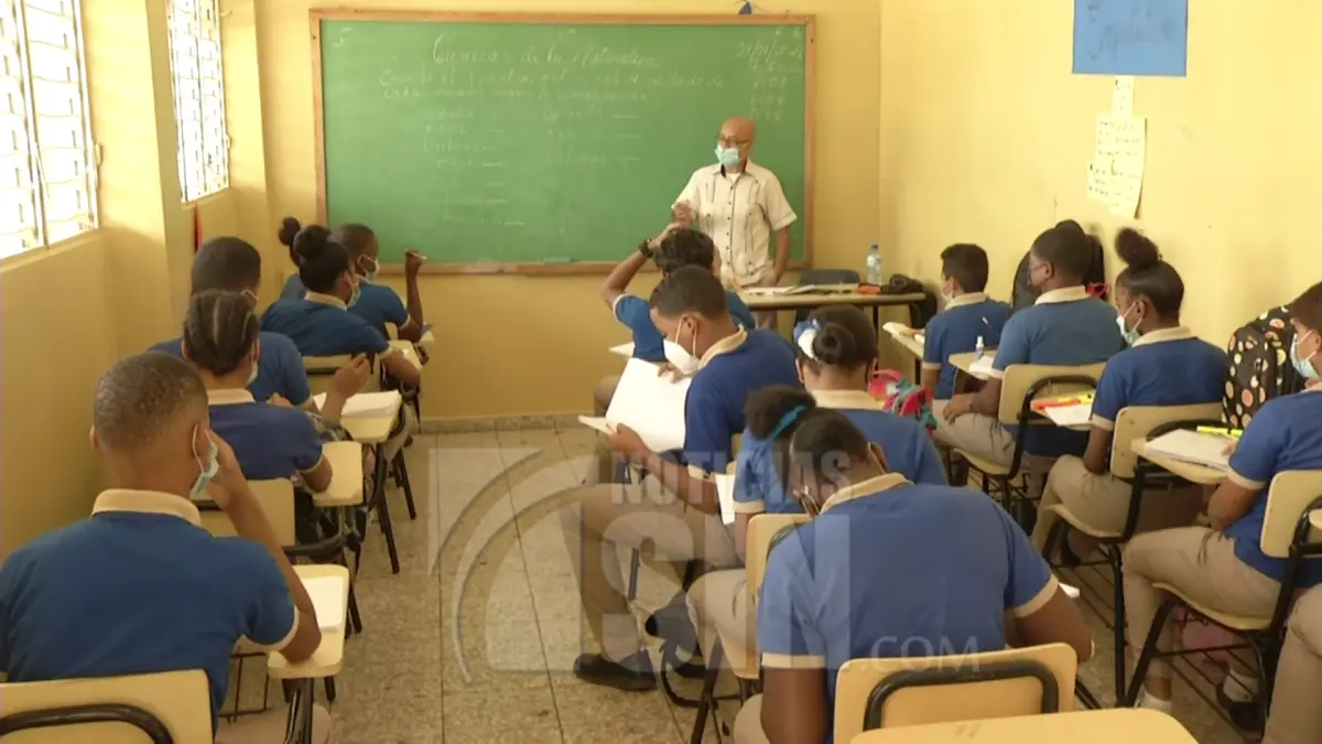 MINERD entre espada y pared por contratos temporales